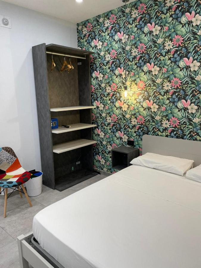 Terrazza Aragon Room And Spa Наполи Екстериор снимка