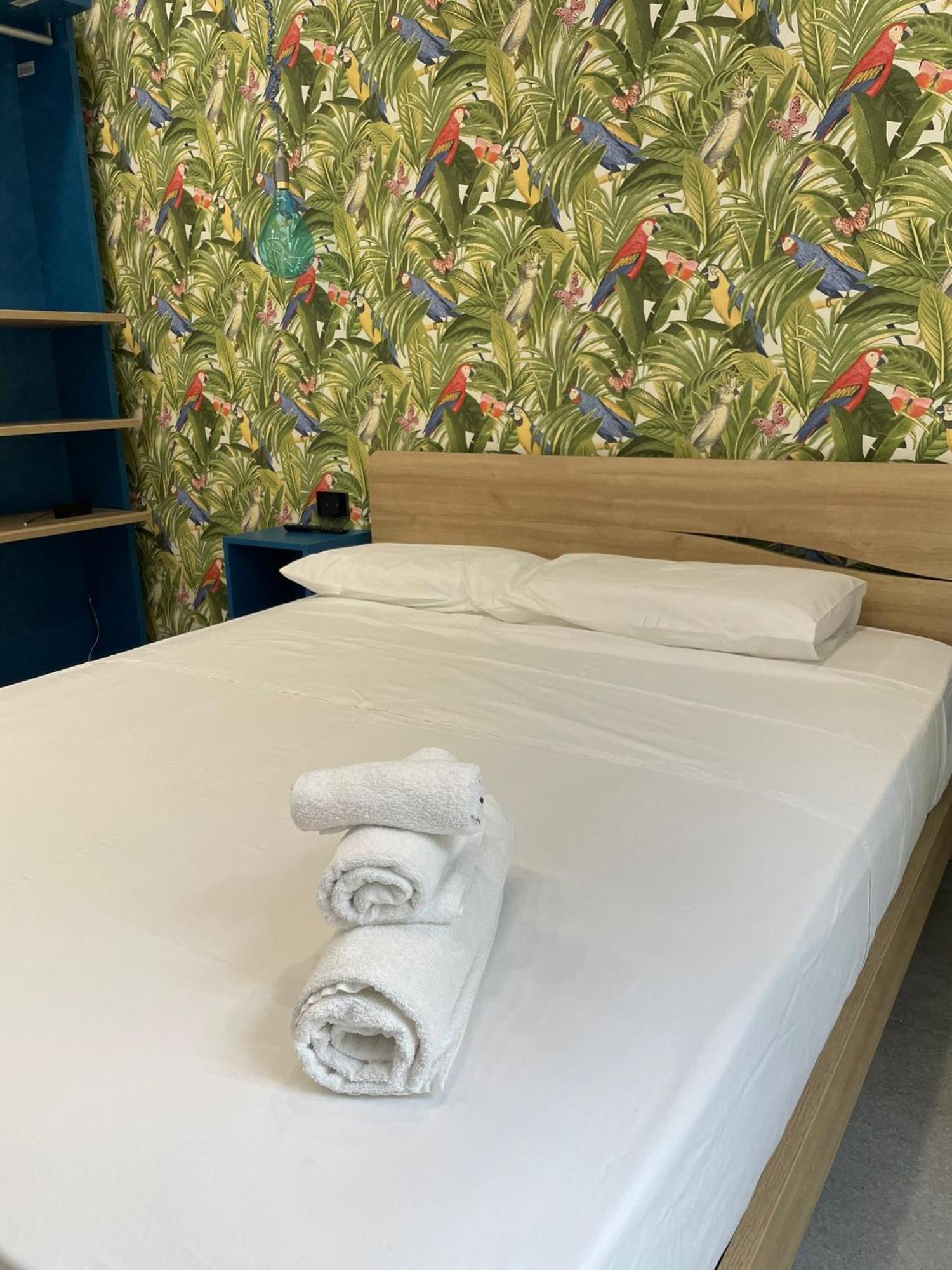 Terrazza Aragon Room And Spa Наполи Екстериор снимка