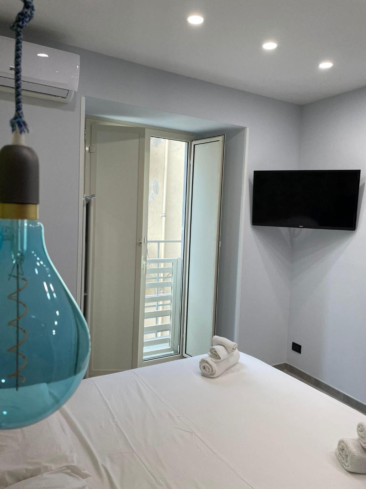 Terrazza Aragon Room And Spa Наполи Екстериор снимка