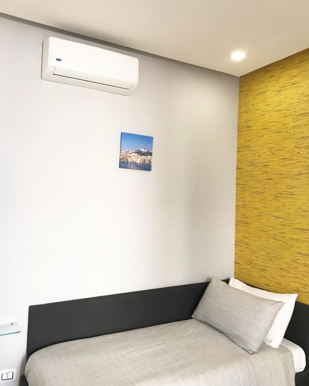 Terrazza Aragon Room And Spa Наполи Екстериор снимка